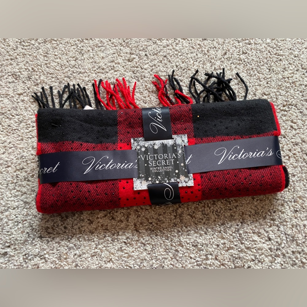 BNWT Victoria Secret Scarf